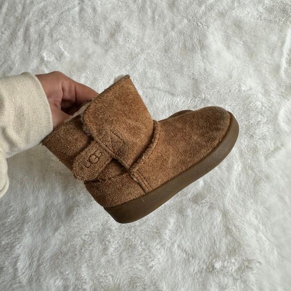 Ugg Boots Toddler Size 4/5 - Picture 10 of 11